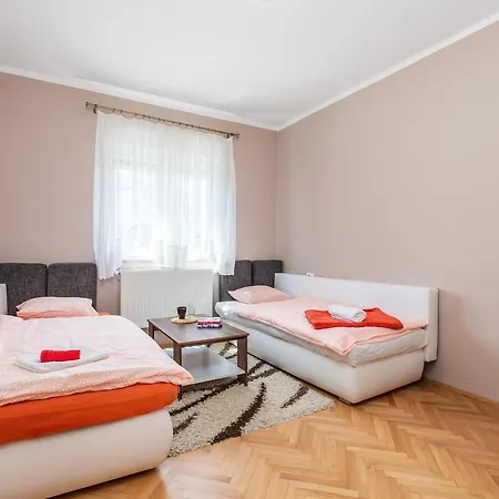 招待所 Rona Smokva 4*