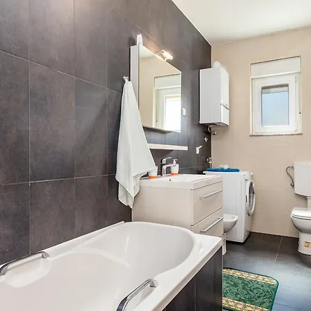 Rona Smokva 招待所 4*